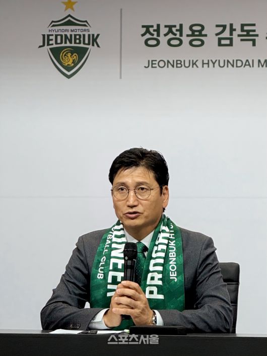전북 현대 정정용 감독이 6일 전주월드컵경기장에서 열린 취임 기자회견에서 발언하고 있다.전주 | 정다워 기자