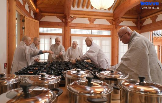 웨이브 ‘공양간의 셰프들’. 사진 | 웨이브