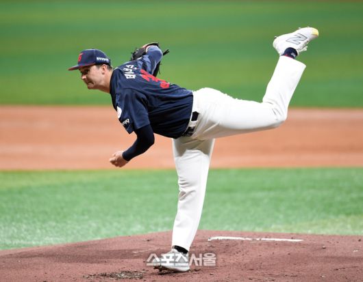 롯데 데이비슨이 1일 서울 고척스카이돔에서 열린 2025 KBO리그 키움과 경기에 선발 등판해 힘차게 공을 던지고 있다. 고척 | 박진업 기자 upandup@sportsseoul.com