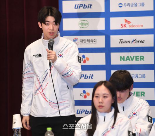 쇼트트랙 이준서가 여자팀 응원 메시지를 보내고 있다.