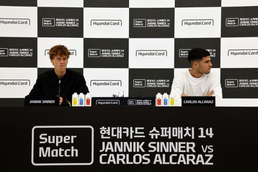 신네르(왼쪽)와 알카라스. 사진 | 세마스포츠마케팅