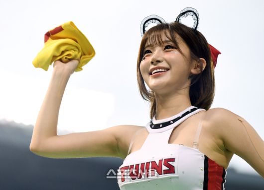 KIA에서 삐끼삐끼 응원으로 가장 뜨거운 사랑을 받은 이주은 치어리더. 지난시즌에는 LG 소속 치어리더로 활동했다. 잠실 | 박진업 기자  upandup@sportsseoul.com