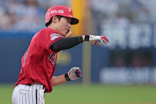KIA 김호령이 14일 대구삼성라이온즈파크에서 열린 2025 KBO리그 삼성전에서 3회초 솔로포를 때린 후 베이스를 돌고 있다. 사진 | KIA 타이거즈