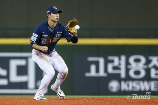 NC 김한별이 부산 사직구장에서 열린 2025 KBO리그 정규시즌 롯데전에서 수비를 하고 있다. 사진 | NC 다이노스