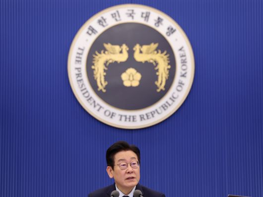 이재명 대통령이 8일 청와대에서 열린 수석보좌관회의에서 발언하고 있다. 사진 | 연합뉴스