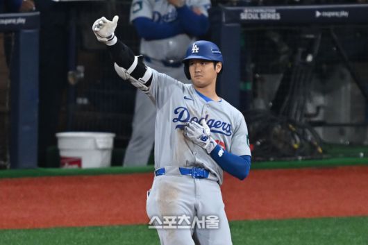 LA 다저스 오타니 쇼헤이가 20일 서울 고척스카이돔 MLB 월드투어 서울시리즈 다저스 대 샌디에이고전에서 3회초 안타를 친 후 세레모니하고 있다. 고척 | 최승섭기자 thunder@sportsseoul.com