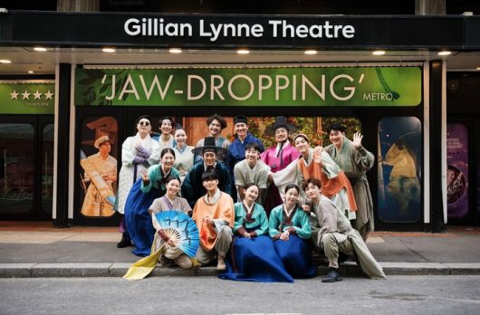 한국 창작 뮤지컬 ‘스웨그에이지 외쳐, 조선!’이 지난 8일(현지 시간) 런던 웨스트엔드 1회 공연으로 현지 언론의 극찬을 받았다. 사진 | PL 엔터테인먼트