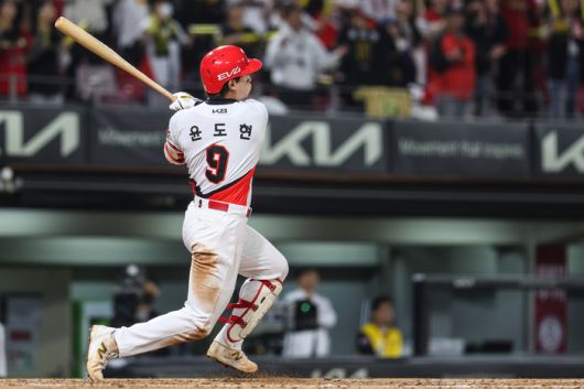 KIA 윤도현이 26일 광주-기아 챔피언스 필드에서 열린 2025 KBO리그 키움전에서 2루타를 터뜨리고 있다. 사진 | KIA 타이거즈