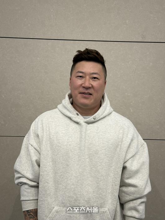 최형우가 인터뷰에 임하고 있다. 인천공항 | 박연준 기자 duswns0628@sportsseoul.com