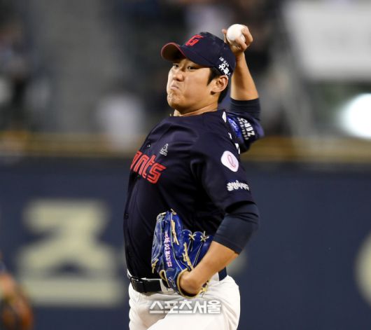 롯데김도규가 31일 서울 잠실구장에서 열린 2023 KBO리그 LG와 경기 9회 역투하고 있다. 잠실 | 최승섭 기자 thunder@sportsseoul.com