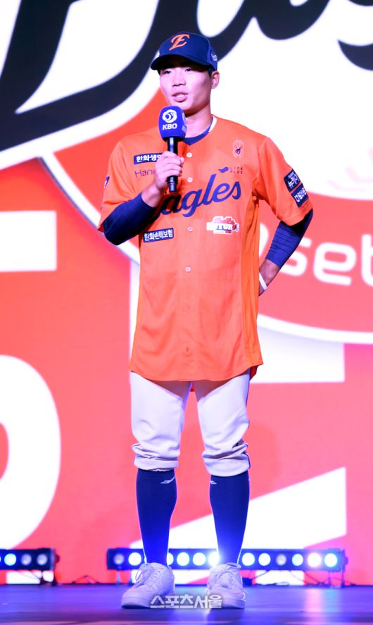 유신고 오재원이 17일 서울 송파구 롯데호텔 월드에서 열린 2026 KBO 리그 신인드래프트에서 한화에 지명된 후 소감을 밝히고 있다. 사진 | 최승섭기자 thunder@sportsseoul.com
