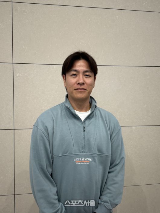 강민호가 인터뷰에 임하고 있다. 인천공항 | 박연준 기자 duswns0628@sportsseoul.com