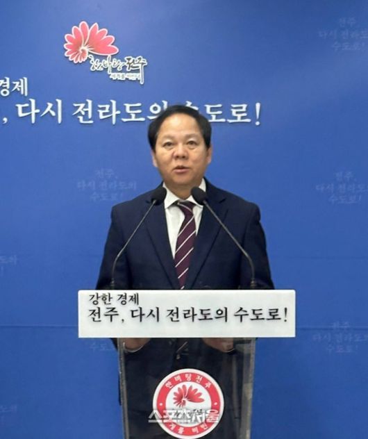 전주시 농업기술센터 강세권 소장의 신년 브리핑 모습 )