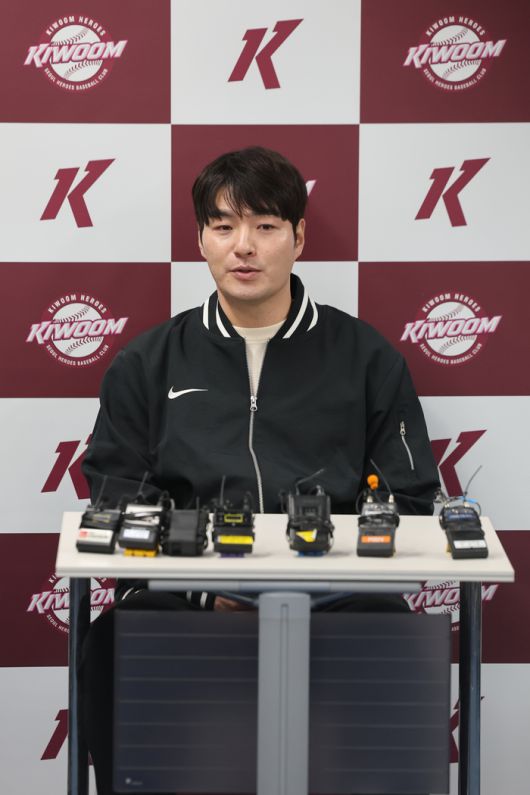 박병호 키움 잔류군 선임코치가 15일 서울 고척스카이돔에서 취재진과 인터뷰하고 있다. 사진 | 고척=연합뉴스