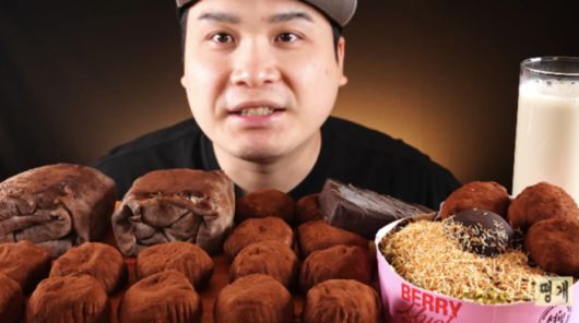 2026년 새해 대한민국 소비 시장을 강타한 ‘두바이 쫀득 쿠키(이하 두쫀쿠)’ 열풍이 기이한 형태로 진화하고 있다.  사진| 유튜브 ‘떵개떵’