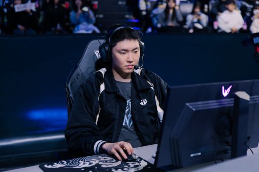 젠지 ‘쵸비’ 정지훈이 서울 종로구 롤파크에서 열린 2026 시즌 오프닝 경기를 준비하고 있다. 사진 | 라이엇 게임즈