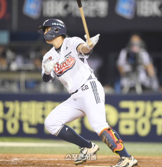 두산 박준순이 26일 서울 잠실구장에서 열린 2025 KBO리그 삼성과 경기 5회말 2사 좌전안타를 치고 있다. 잠실 | 최승섭기자 thunder@sportsseoul.com