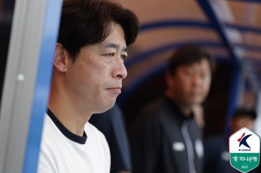 충남 아산 사령탑 시절의 배성재 감독.제공 | 한국프로축구연맹