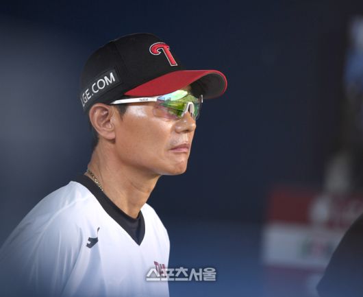 LG 염경엽 감독이 7일 서울 잠실구장에서 열린 2025 KBO리그 두산과 경기를 지켜보고 있다. 잠실 | 최승섭기자 thunder@sportsseoul.com