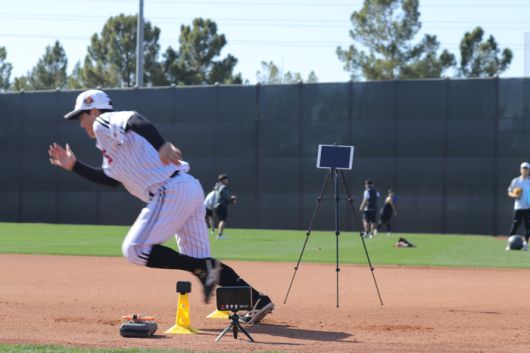 LG 최원영이 미국 애리조나 스프링캠프에서 주루 훈련을 하고 있다. 사진 | LG 트윈스