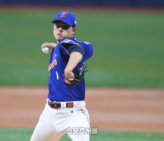 한화 선발투수 문동주가 27일 서울 고척스카이돔에서 열린 2025 KBO리그 키움과 경기에서 역투하고 있다. 고척 | 최승섭기자 thunder@sportsseoul.com