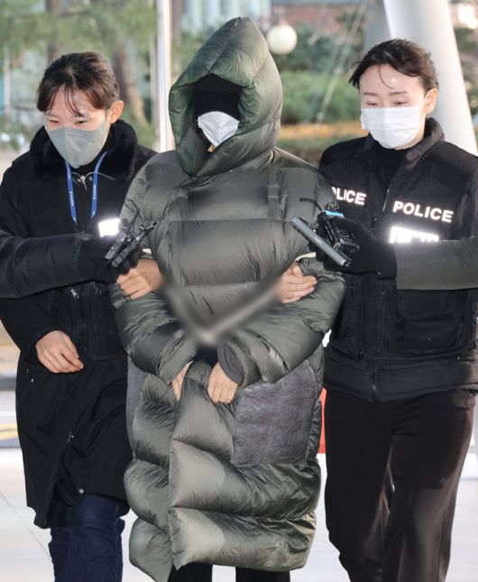 영장실질심사 출석하는 황하나. 사진ㅣ연합뉴스