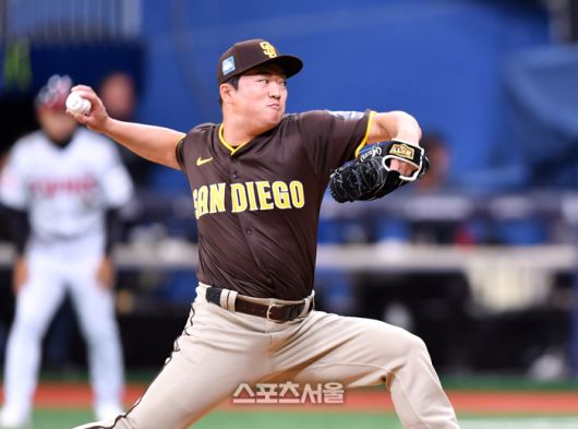 센디에이고 시절 고우석이 울 고척스카이돔에서 열린 ‘메이저리그 월드투어 서울 시리즈 2024’ LG 경기에 등판해 역투하고 있다. 사진 | 스포츠서울 DB