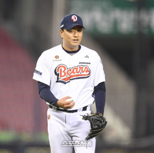 두산 투수 이영하가 29일 서울 잠실구장에서 열린 2025 KBO리그 KT와 경기 7회 투구 후 더그아웃으로 들어오고 있다. 잠실 | 최승섭기자 thunder@sportsseoul.com