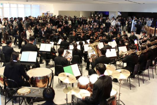 GS리테일이 지원하는 ‘무지개 오케스트라’의 ‘2026년 무지개상자 런치 연주회’가 지난 20일, GS아트센터 로비 스테이지에서 열렸다. 사진 | GS리테일