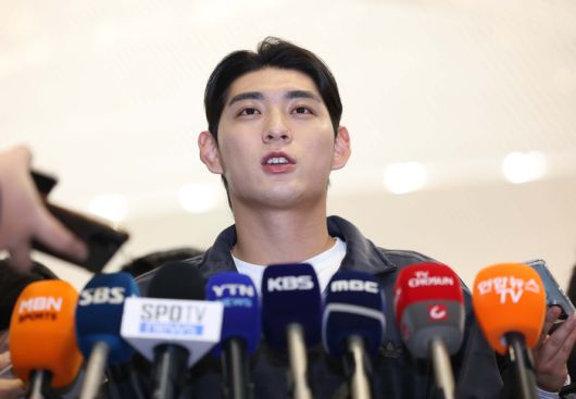 미국 메이저리그(ML) 샌프란시스코 자이언츠 이정후가 21일 인천국제공항 제2터미널에서 출국 전 인터뷰를 하고 있다. 사진 | 인천국제공항=연합뉴스