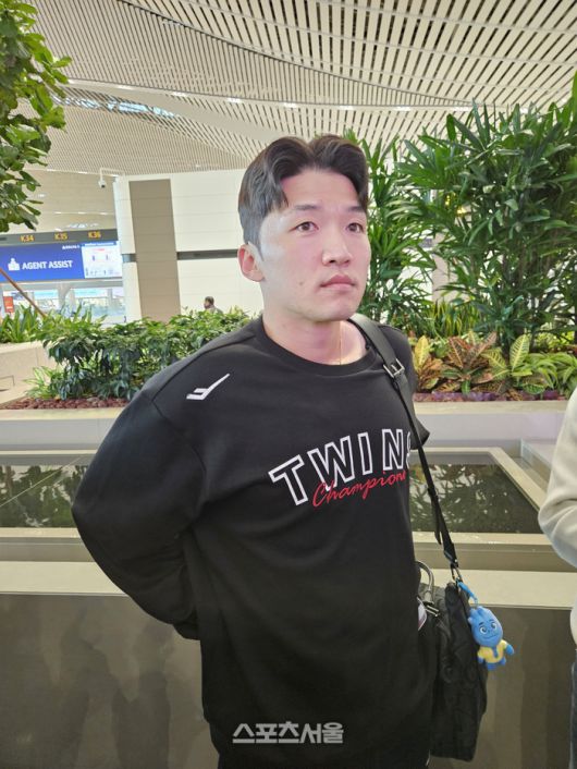 LG 박해민이 22일 인천국제공항에서 미국 애리조나 스프링캠프 출국 전 취재진 인터뷰에 응하고 있다. 인천공항 | 강윤식 기자 skywalker@sportsseoul.com