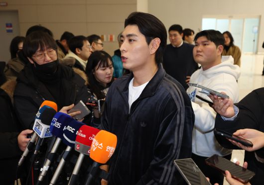 미국 프로야구 메이저리그(MLB) 샌프란시스코 자이언츠 이정후가 21일 인천국제공항 제2터미널에서 출국 전 인터뷰를 하고 있다. 사진 | 연합뉴스