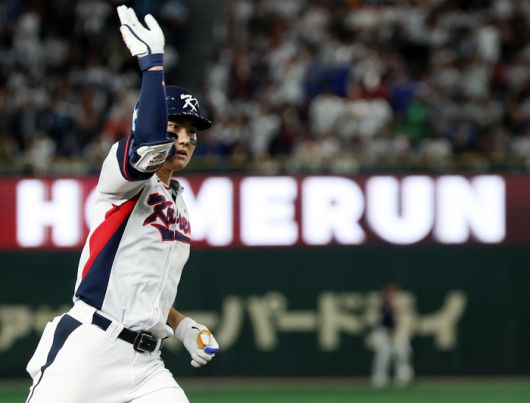 김주원이 일본 도쿄돔에서 열린 2025 K베이스볼 시리즈 일본전에서 홈런을 치고 베이스를 돌고 있다. 사진 | 연합뉴스