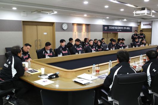 KIA가 19일 광주-기아 챔피언스 필드 대회의실에서 2026시즌 코치진 전략 세미나를 개최했다. 사진 | KIA 타이거즈
