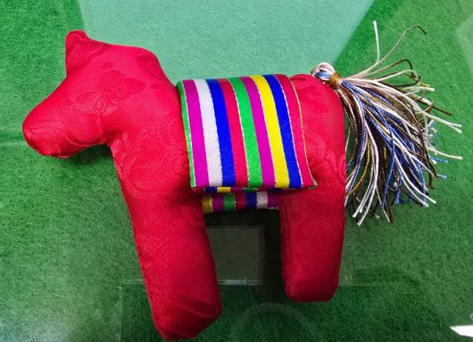 붉은말 자수 키링.  사진|원주시역사박물관