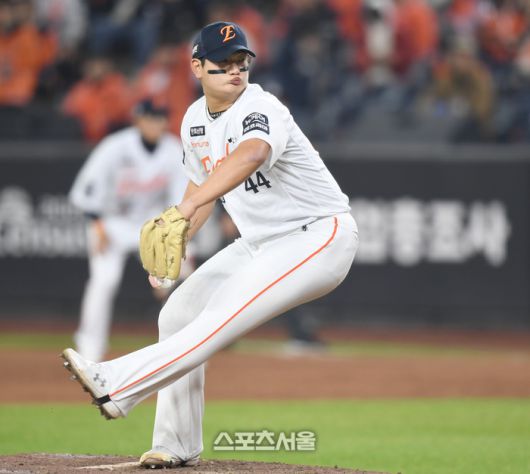 한화 김서현이 30일 대전 한화생명 볼파크에서 열린 2025 KBO 한국시리즈 4차전 LG와 경기 9회 역투하고 있다. 대전 | 최승섭기자 thunder@sportsseoul.com