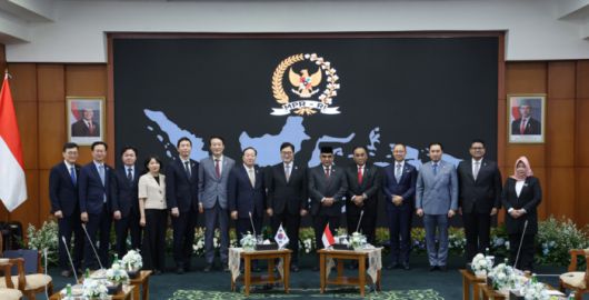 우원식 의장이 인도네시아 아흐마드 무자니 국민평의회 의장과 기념 촬영하고 있다. 사진 | 의장 공보수석실