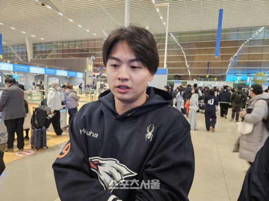 한화 아시아쿼터 왕옌청이 23일 인천국제공항에서 2026 스프링캠프 출발에 앞서 인터뷰에 응했다. 인천국제공항 | 김동영 기자 raining99@sportsseoul.com