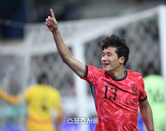 이태석이 18일 서울월드컵경기장에서 열린 남자축구 국가대표 평가전 가나와 경기에서 골을 넣은 후 환호하고 있다. 2025. 11. 18.상암 | 최승섭기자 thunder@sportsseoul.com