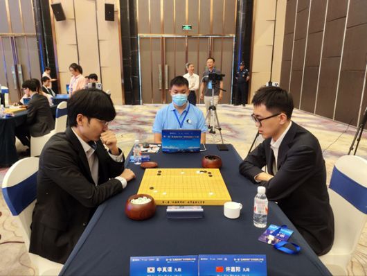 신진서(왼쪽) / 사진=한국기원 제공