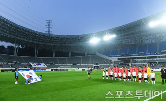 중국전이 진행된 용인미르스타디움 / 사진=DB