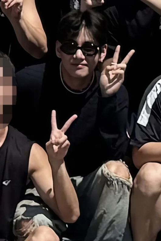 뷔 / 사진=온라인 커뮤니티
