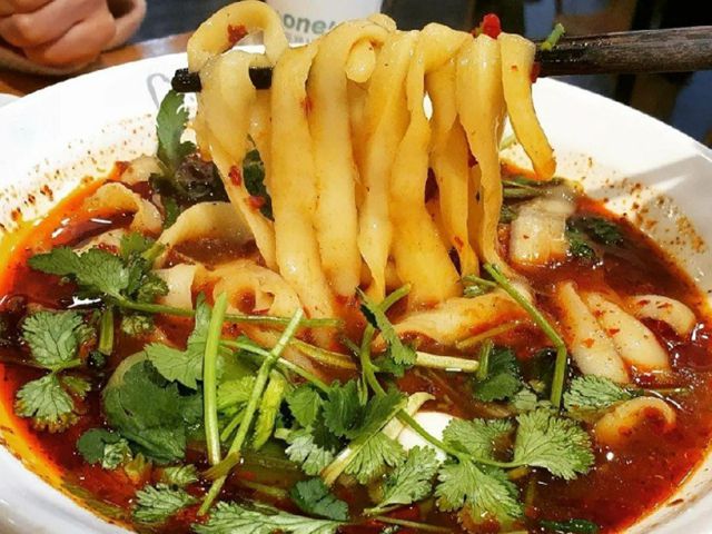 수제비와 칼국수 그 사이, 식감 천재 도삭면 맛집 : ZUM 허브 수제비와 칼국수 그 사이, 식감 천재 도삭면 맛집