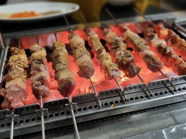 지글지글 양꼬치구이, 이국의 맛 : 허브줌 지글지글 양꼬치구이, 이국의 맛