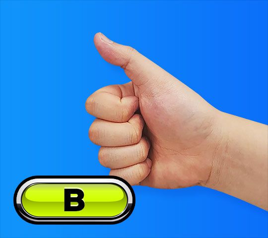 엄지손가락이 살짝 앞으로 기울어있다.