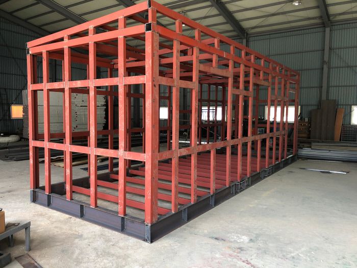 충북 제천시가 집중호우로 집을 잃은 이재민들에게 제공할 예정인 조립주택을 만들고 있는 모습. 제천시 제공