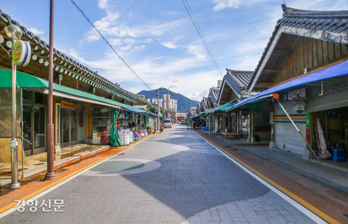 지난달 9일 내린 폭우로  침수피해를 입은 구례읍 5일장이 18일 개장을 앞두고 말끔히 정돈돼 있다. │구례군 제공