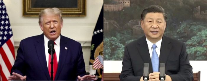 도널드 트럼프 미국 대통령(왼쪽 사진)과 시진핑 중국 국가주석이 22일(현지시간) 뉴욕에서 열린 제75차 유엔총회에서 화상 연설을 하고 있다. 뉴욕 | AP연합뉴스