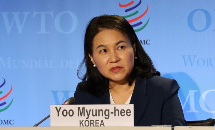 유명희 통상교섭본부장이 7월 16일 스위스 제네바의 세계무역기구(WTO) 본부에서 기자회견을 열고 사무총장 후보 출마를 밝히고 있다.  제네바 | 연합뉴스