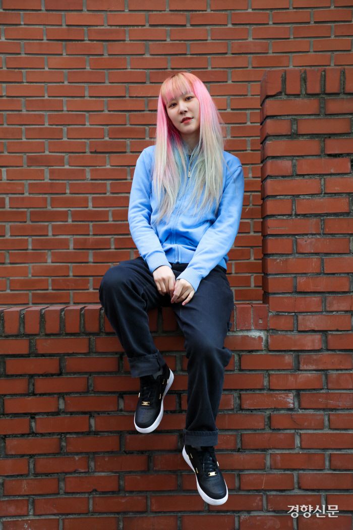 케이블채널 Mnet의 힙합 오디션 프로그램 <쇼미더머니9>에서 자전적 가사로 주목받은 미란이가 지난 21일 서울 중구 정동길에서 경향신문과 인터뷰를 하고 있다. 이석우 기자